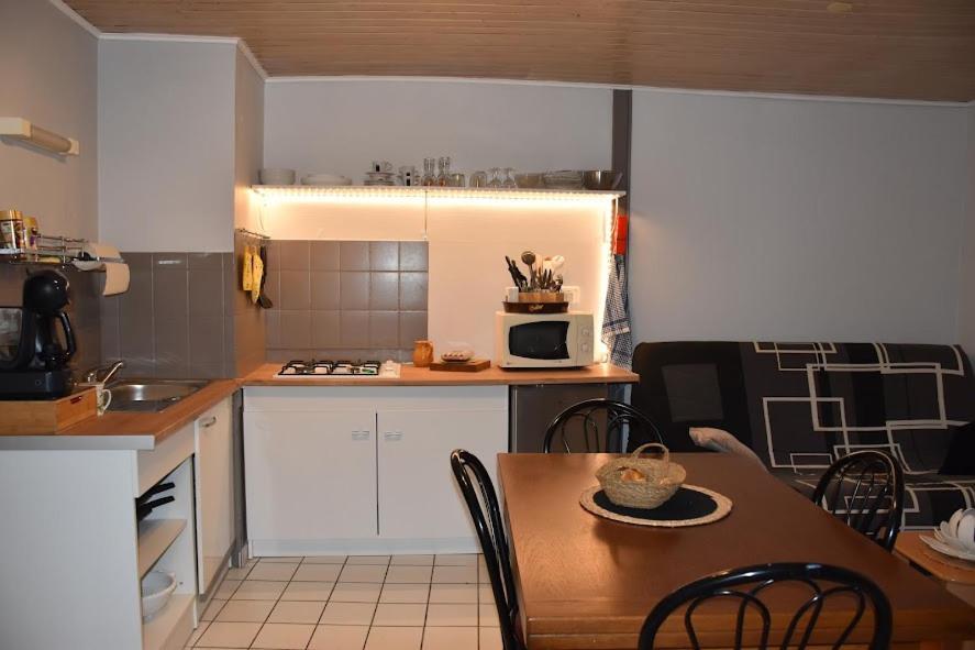 Maison De Village Appartement Rdc Avec Terrasse Gy ภายนอก รูปภาพ